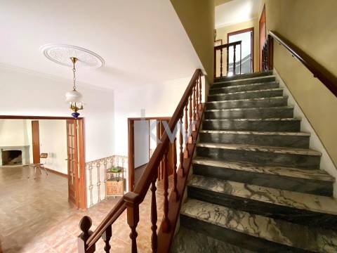 Andar Moradia duplex T6 - CENTRO DE ALPEDRINHA 