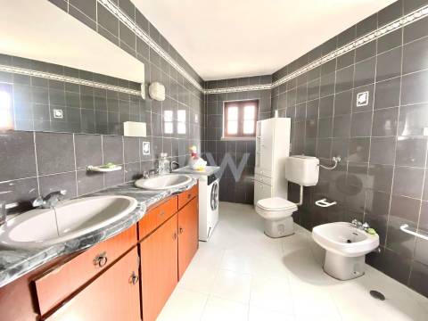 Andar Moradia duplex T6 - CENTRO DE ALPEDRINHA 