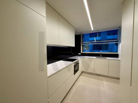 Apartamento T3D com jardim privativo em cond. privado com piscina junto ao Parque da Cidade e Foz