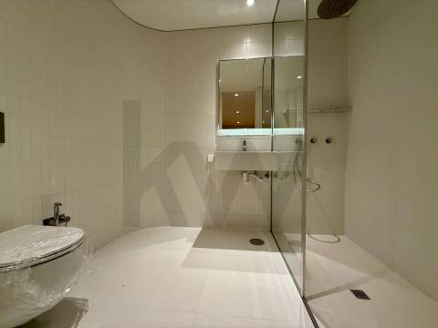 Apartamento T3D com jardim privativo em cond. privado com piscina junto ao Parque da Cidade e Foz