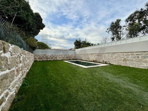 Apartamento T3D com jardim privativo em cond. privado com piscina junto ao Parque da Cidade e Foz