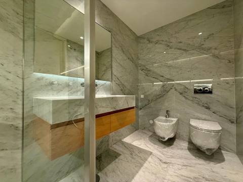 Apartamento T3D com jardim privativo em cond. privado com piscina junto ao Parque da Cidade e Foz