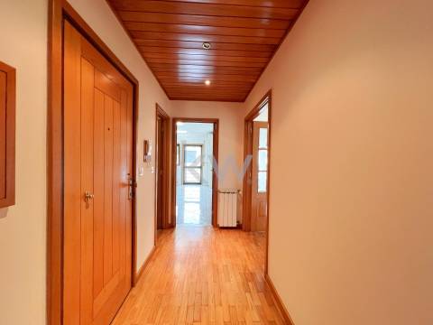 Apartamento T2+1com varanda e garagem BOX em São Félix da Marinha