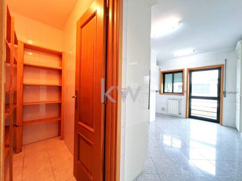 Apartamento T2+1com varanda e garagem BOX em São Félix da Marinha