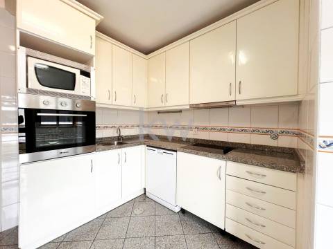 Apartamento T2+1com varanda e garagem BOX em São Félix da Marinha