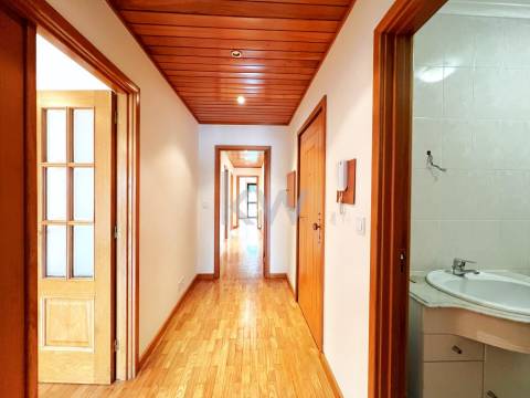 Apartamento T2+1com varanda e garagem BOX em São Félix da Marinha