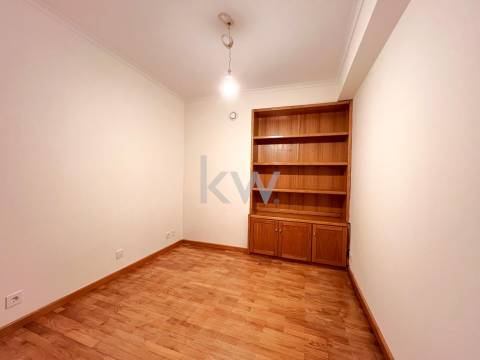 Apartamento T2+1com varanda e garagem BOX em São Félix da Marinha