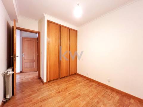 Apartamento T2+1com varanda e garagem BOX em São Félix da Marinha