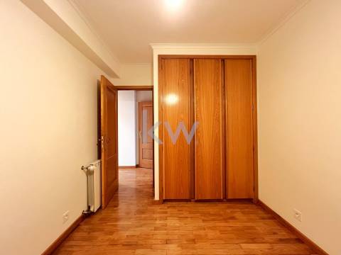 Apartamento T2+1com varanda e garagem BOX em São Félix da Marinha