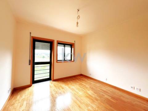 Apartamento T2+1com varanda e garagem BOX em São Félix da Marinha