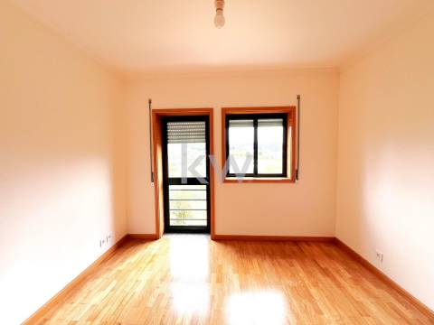 Apartamento T2+1com varanda e garagem BOX em São Félix da Marinha