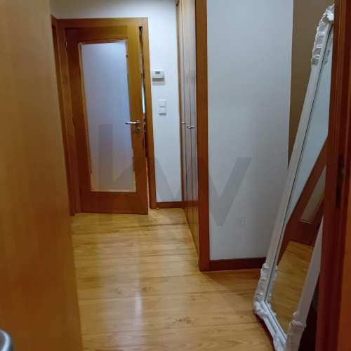 Apartamento T2 com excelentes acabamentos, lugar de garagem e arrumos