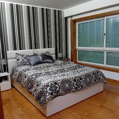 Apartamento T2 com excelentes acabamentos, lugar de garagem e arrumos