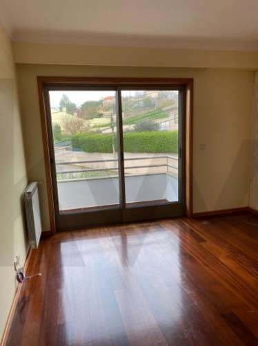 Moradia T4 em Banda com Vista Rio-Canidelo V.N. Gaia