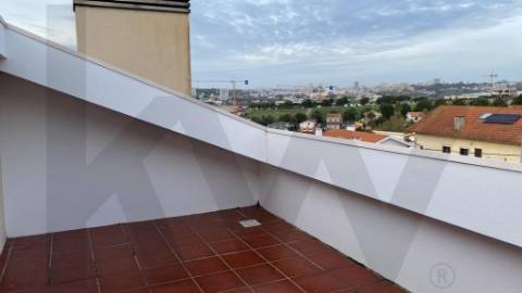 Moradia T4 em Banda com Vista Rio-Canidelo V.N. Gaia