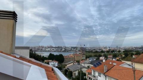 Moradia T4 em Banda com Vista Rio-Canidelo V.N. Gaia