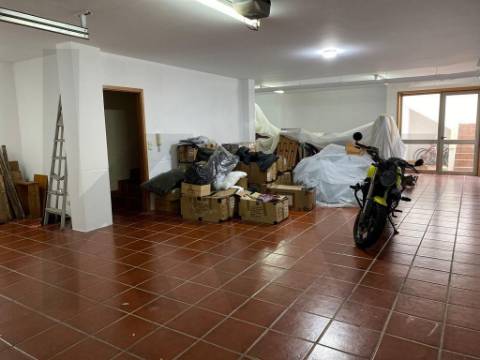 Moradia T4 em Banda com Vista Rio-Canidelo V.N. Gaia