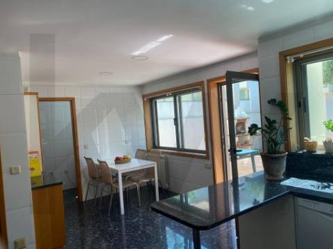 Moradia T4 em Banda com Vista Rio-Canidelo V.N. Gaia