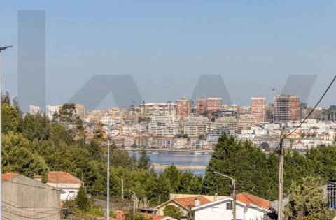 Moradia T4 em Banda com Vista Rio-Canidelo V.N. Gaia