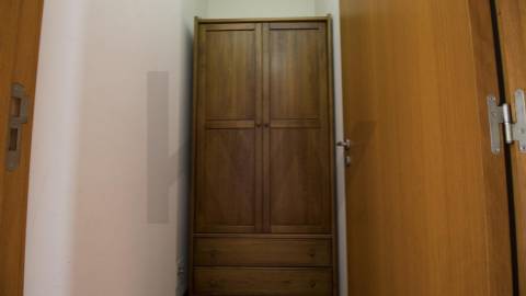 APARTAMENTO T2, COM VARANDA,  ELEVADOR E LUGAR DE GARAGEM. PRÓXIMO A ESCOLAS E TRANSPORTES