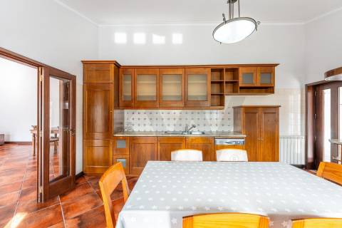 Moradia T4 com piscina e jardim em Fragoso