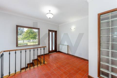 Moradia T4 com piscina e jardim em Fragoso