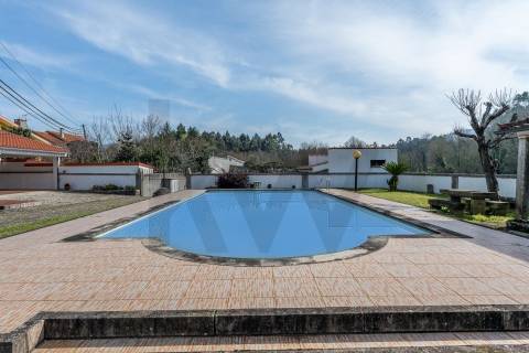 Moradia T4 com piscina e jardim em Fragoso
