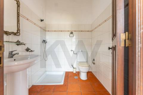 Moradia T4 com piscina e jardim em Fragoso