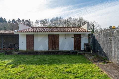 Moradia T4 com piscina e jardim em Fragoso