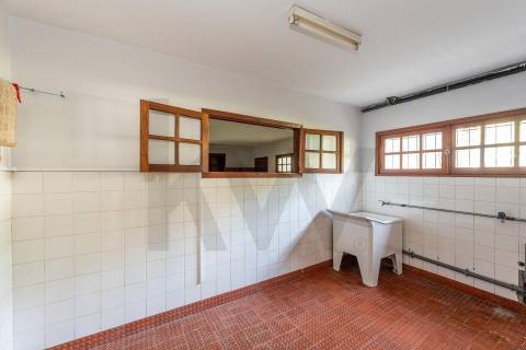 Moradia T4 com piscina e jardim em Fragoso