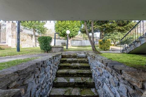 Moradia T4 com piscina e jardim em Fragoso