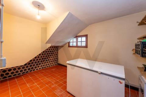 Moradia T4 com piscina e jardim em Fragoso