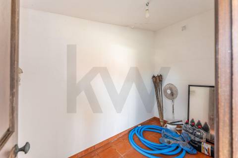 Moradia T4 com piscina e jardim em Fragoso