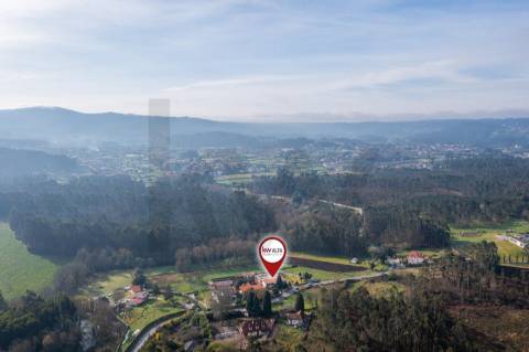 Moradia T4 com piscina e jardim em Fragoso