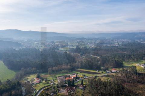 Moradia T4 com piscina e jardim em Fragoso