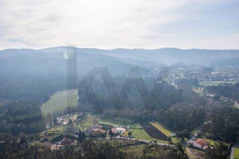 Moradia T4 com piscina e jardim em Fragoso