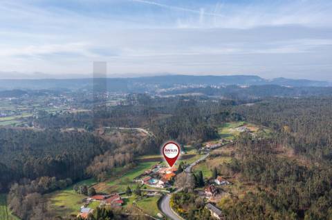 Moradia T4 com piscina e jardim em Fragoso