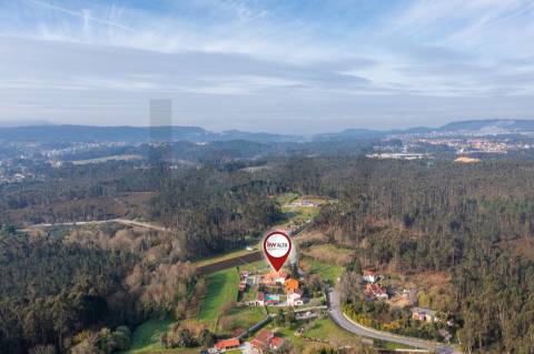 Moradia T4 com piscina e jardim em Fragoso