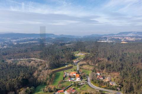 Moradia T4 com piscina e jardim em Fragoso