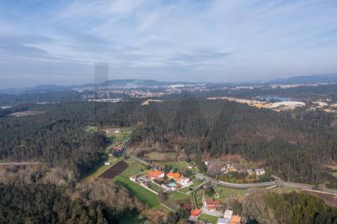 Moradia T4 com piscina e jardim em Fragoso