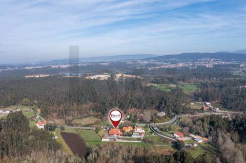 Moradia T4 com piscina e jardim em Fragoso