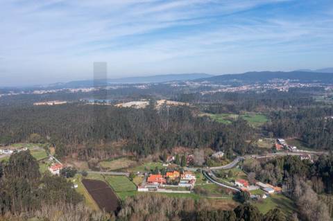 Moradia T4 com piscina e jardim em Fragoso