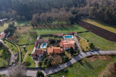 Moradia T4 com piscina e jardim em Fragoso