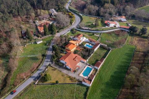 Moradia T4 com piscina e jardim em Fragoso