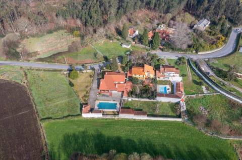 Moradia T4 com piscina e jardim em Fragoso