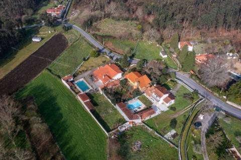 Moradia T4 com piscina e jardim em Fragoso