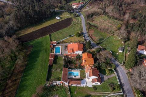 Moradia T4 com piscina e jardim em Fragoso