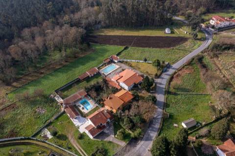 Moradia T4 com piscina e jardim em Fragoso