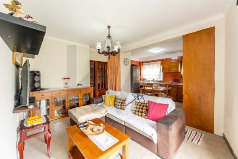 Apartamento T1+1 com Enorme Terraço Privativo