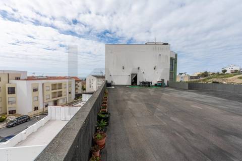 Apartamento T1+1 com Enorme Terraço Privativo